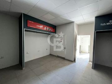 Local habilitado de 78,65 m2 en Strip center | Espacios por CLF 79.00 en La Florida