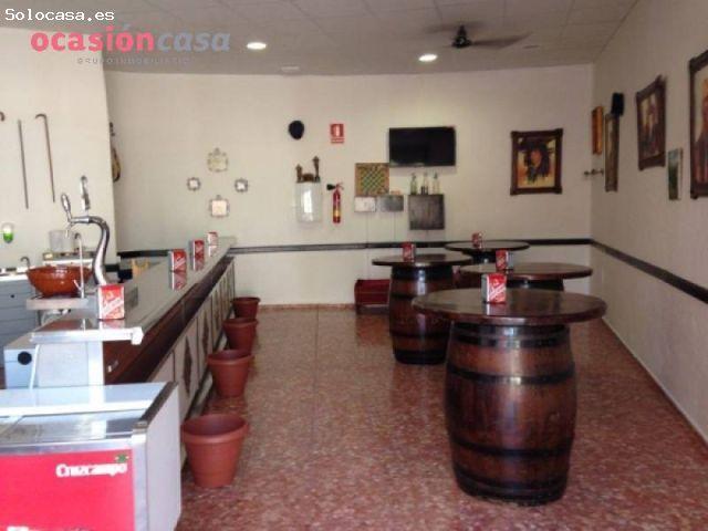 LOCAL HECHO BAR CON LICENCIA EN EL CENTRO COMERCIAL LA BALLENA