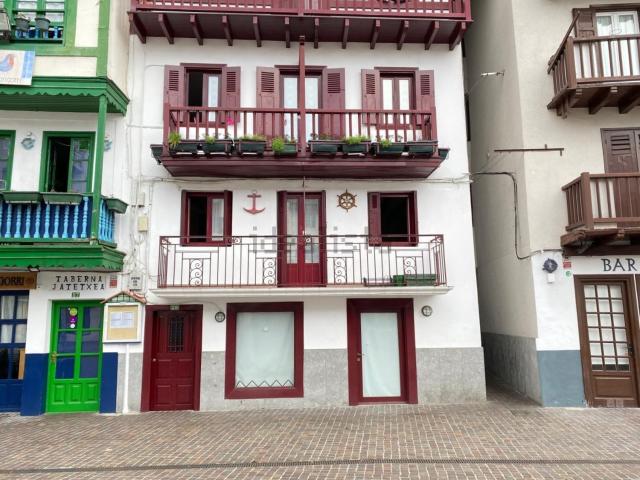 Local, Hondarribia