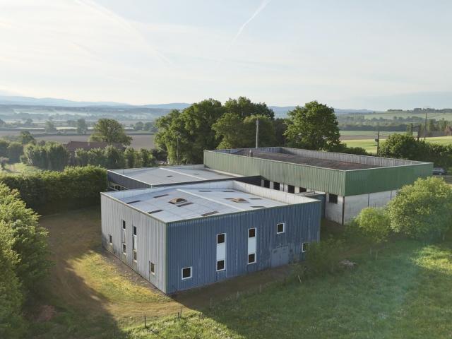 Local industriel / commercial de plus de 2500m2