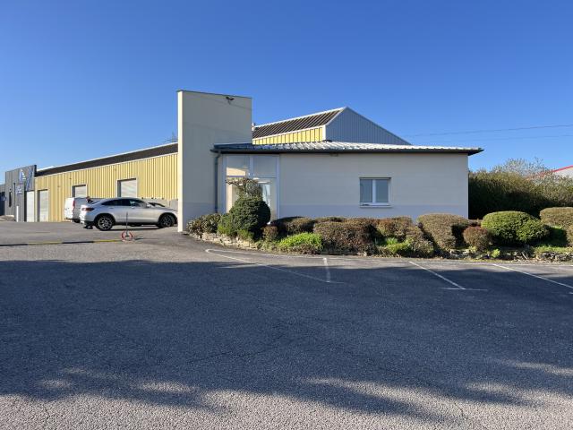 LOCAL INDUSTRIEL ET BUREAUX 710 M2 ZAC VILLE EN VERMOIS