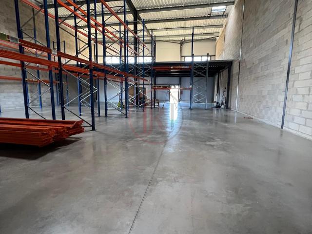 LOCAL INDUSTRIEL récent aux dernières normes de 607 m2 proche Montpellier