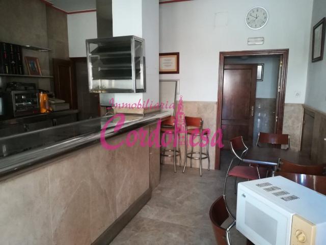 LOCAL JUNTO AL AYUNTAMIENTO