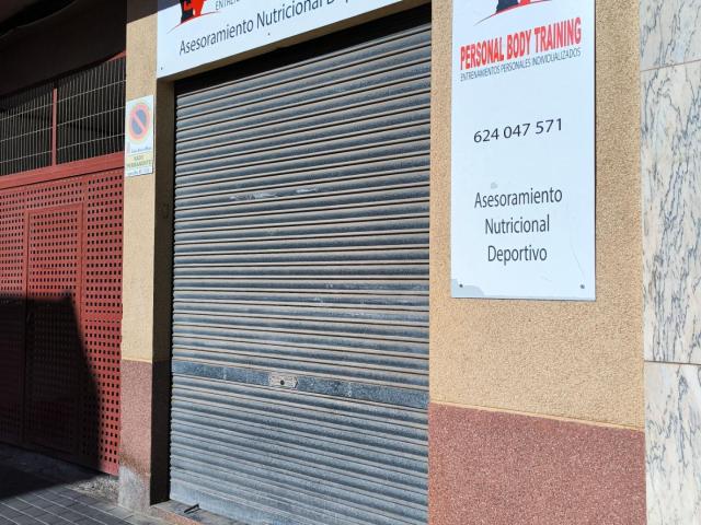 Local junto iglesia Zarandona