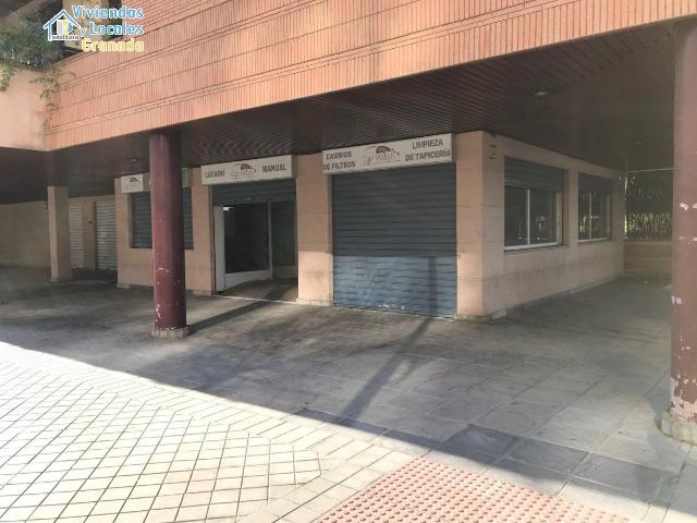 Local junto rotonda neptuno y Hotel 5 estrellas. Gran fachada y precio económico