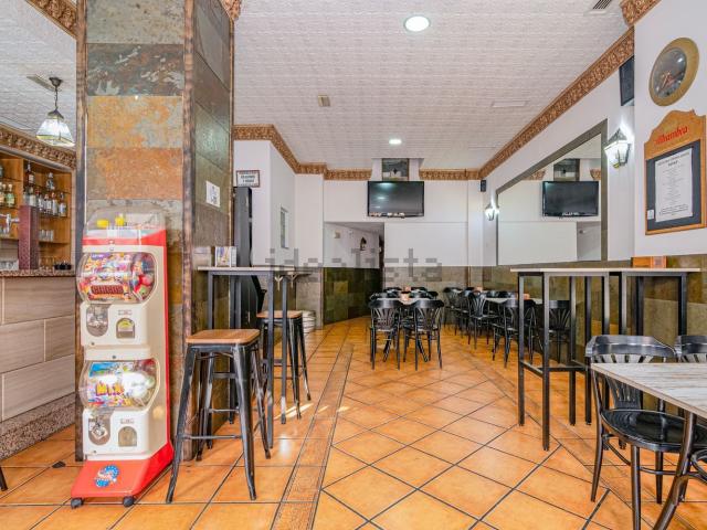 Local, La Zubia