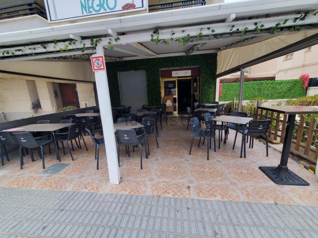 Local, La Pineda