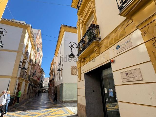 Local, Lorca