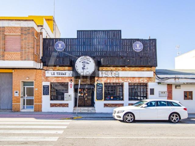 Local, Los Montesinos