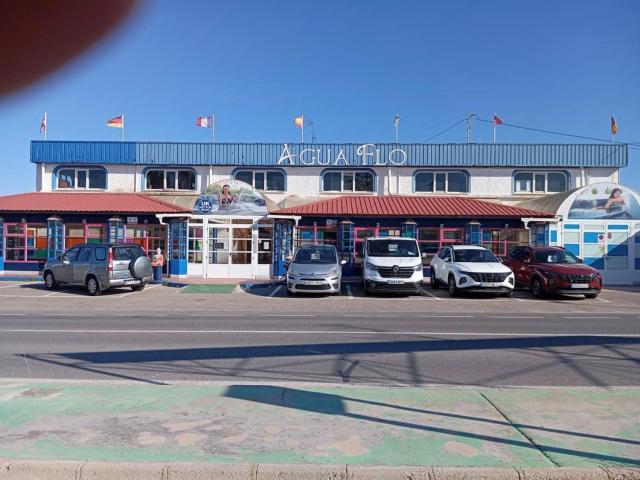 Local, Los Montesinos