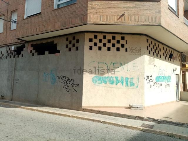 Local, Los Montesinos