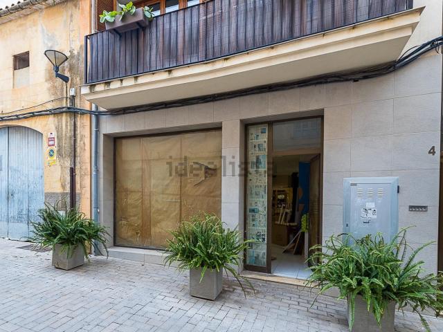 Local, Manacor