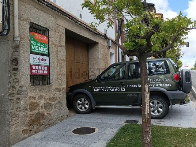 Local, Madrigal de la Vera