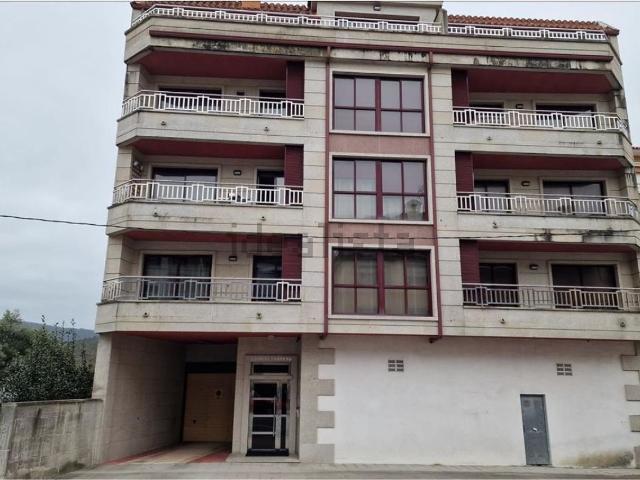 Local, Meaño