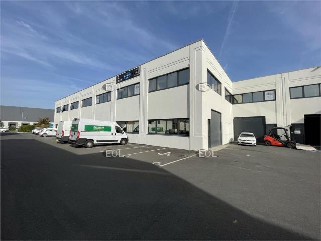 Local mixte activité bureaux à louer Villeneuve la Garenne Accès A86