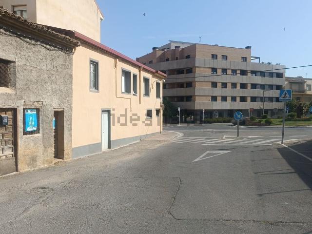 Local, Monzon