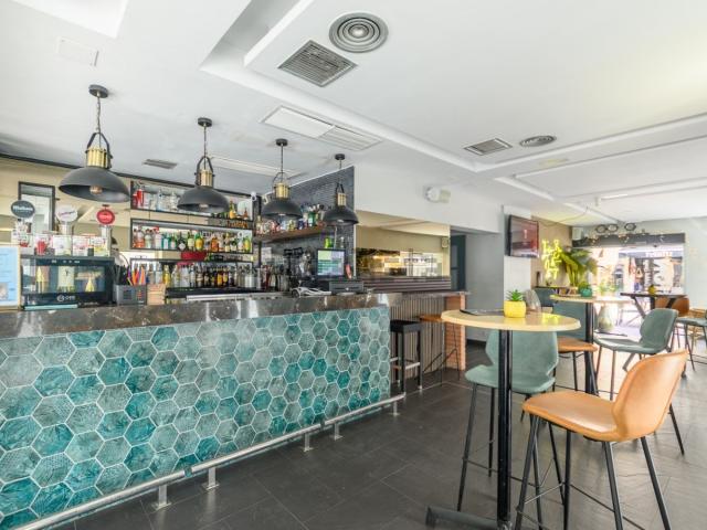 Local, Moraira