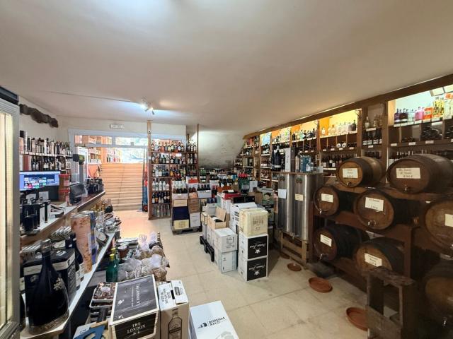 Local, Moraira