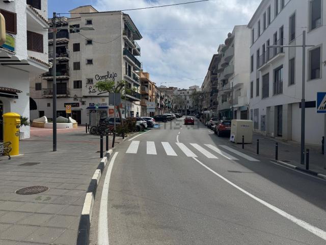 Local, Moraira