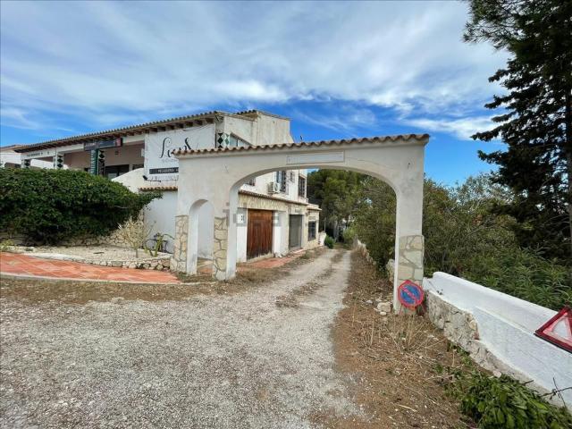 Local, Moraira