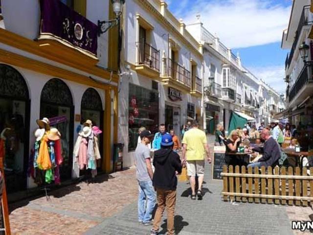 Local, Nerja