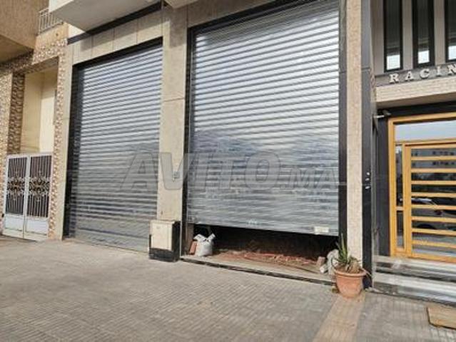 Local neuf avec terrasse et autorisation café