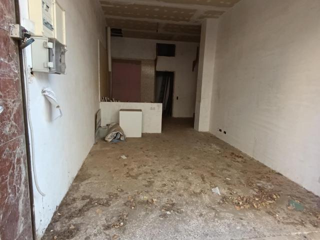 ¡LOCAL O ALMACÉN EN ALQUILER EN CARRER LLUC – BARCELONA! PARA REFORMAR
