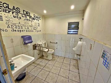 Local o Casa comercial en Venta en Peñalolén 2 baños
