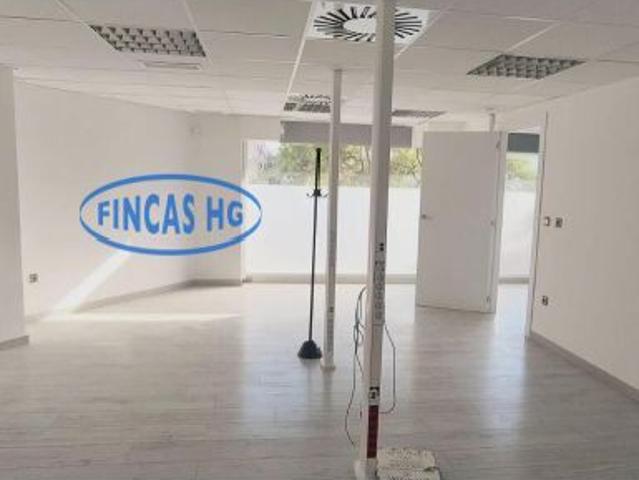 Local–oficina en entreplanta con vistas al Bulevar, Avenida Periodista Rodolfo Salazar