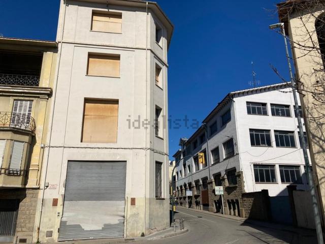 Local, Olot
