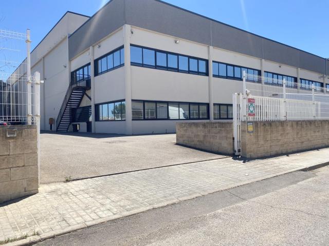 Local para oficinas en Riba Roja de Turia situado junto a cruce A3 con A7