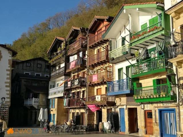 Local, Pasaia