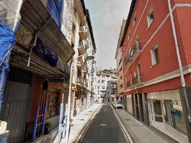 Local, Pasaia