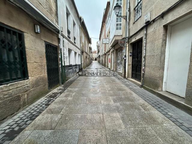 Local, Pontevedra