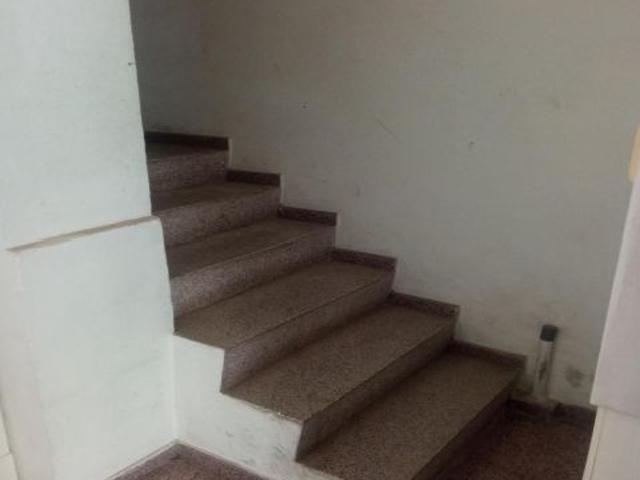 LOCAL POSIBILIDAD CAMBIAR USO A VIVIENDA EN ENSANCHE Isabe la Católica