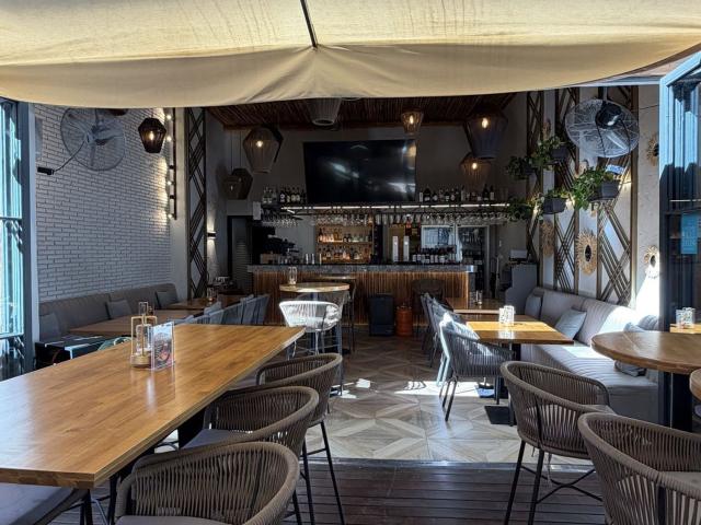 Local, Playa Bajadilla Puertos, Marbella