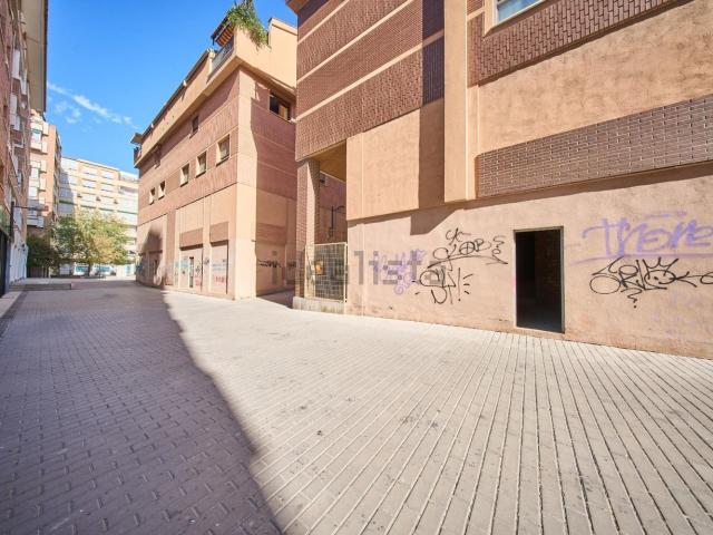 Local, Plaza de Toros, Granada