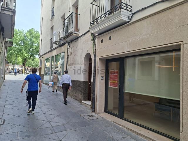 Local, Plasencia