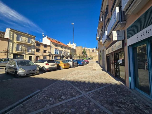 Local, Plasencia