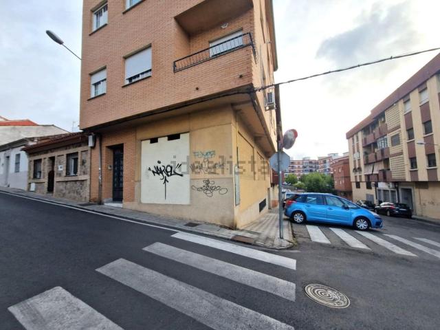 Local, Plasencia