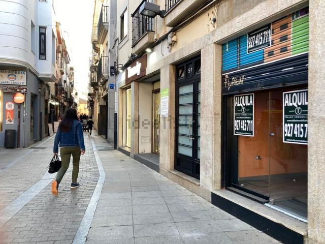 Local, Plasencia