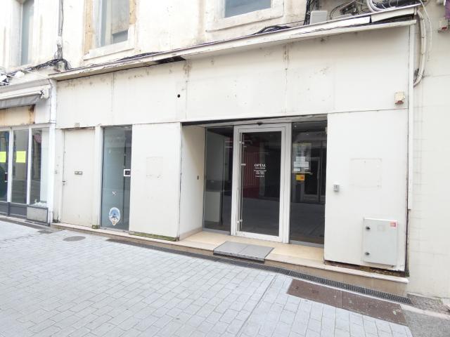 Local plein centre ville, rue d'Avéjan