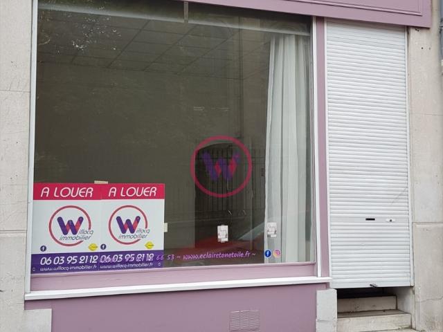 LOCAL PROFESSIONNEL AVEC VITRINE