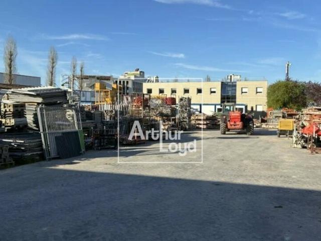 Local professionnel à louer Morangis BTP et parkings extérieurs
