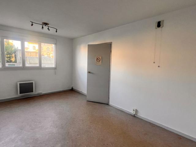 LOCAL PROFESSIONNEL BUREAUX