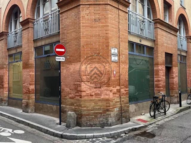 Local professionnel capitole avec parkings possible 101m² Toulouse