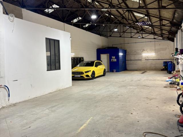 Local professionnel de 210 m2 Quartier Champlain