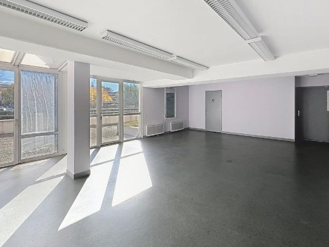 Local professionnel de 58,70 m² à Condrieu