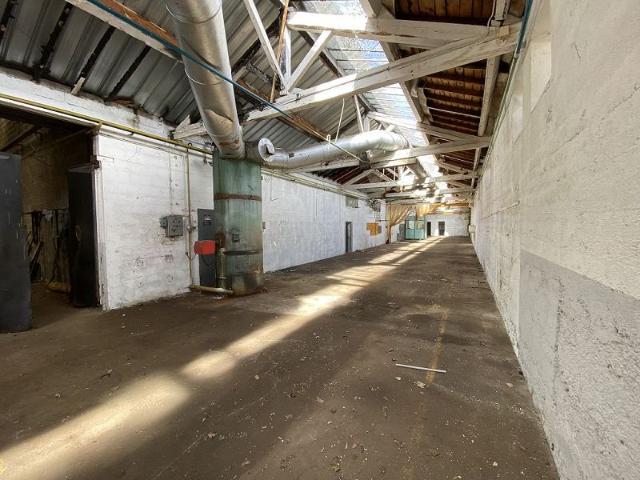 Local professionnel 220m ²