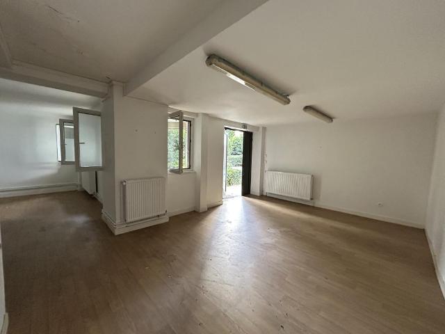 Local Professionnel 102 m²